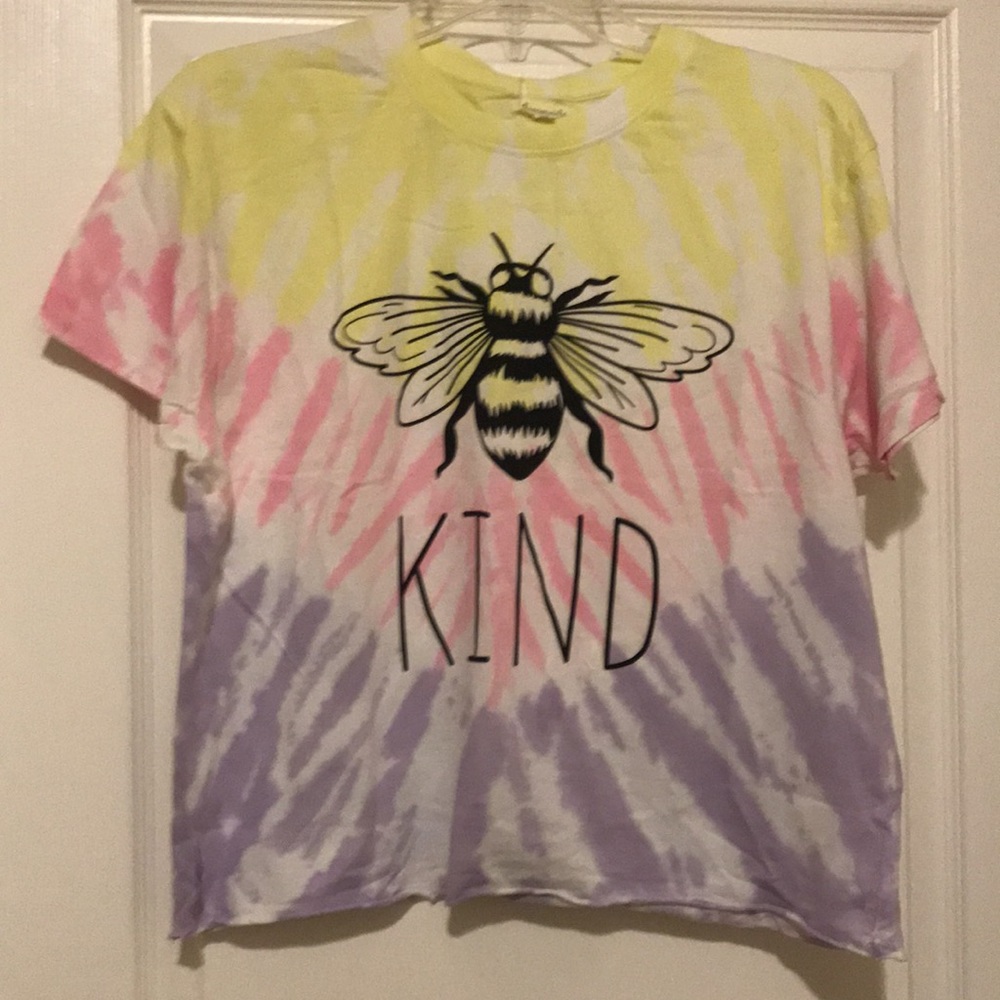 NWT Dreamsicle Womens Bee Kind Graphic Tee